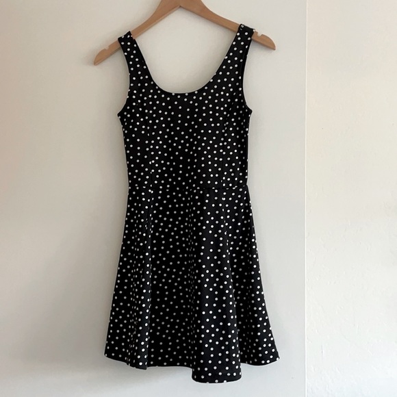 H&M Dresses & Skirts - Polka Dot Sleeveless Dress